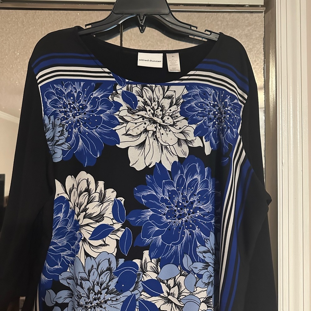 Alfred Dunner Black and Blue Floral Blouse